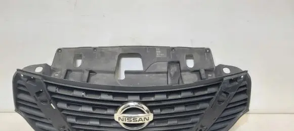 Nissan NV300 Front bumper upper radiator grill 623109057R