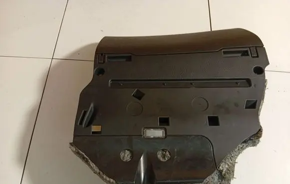 Glove box