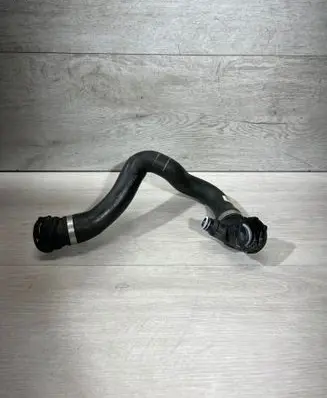 Engine coolant pipe/hose