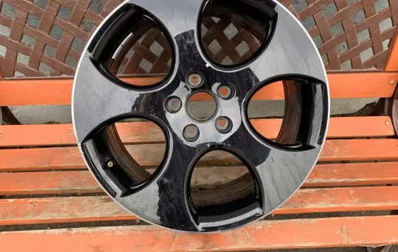 Volkswagen Golf V R18 alloy rim 