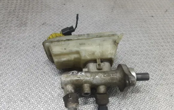 Master brake cylinder
