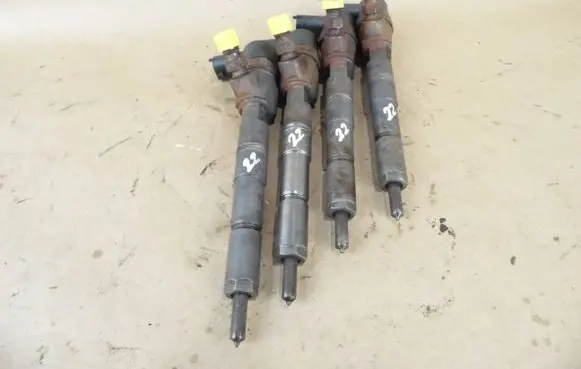 Opel Astra H Fuel injector 0445110243