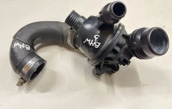 Thermostat/thermostat housing