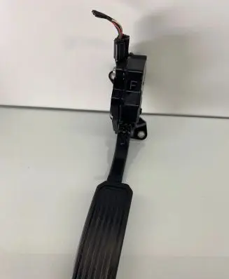 Toyota RAV 4 (XA30) Accelerator throttle pedal 7811042010 1988007270 07H19C00648