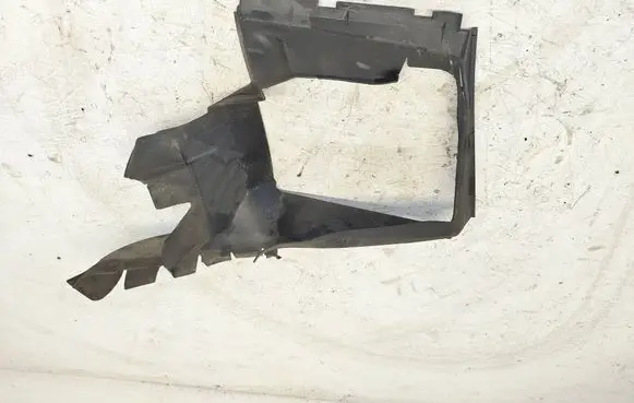 Audi Q7 4L Intercooler air channel guide 4L0117335B
