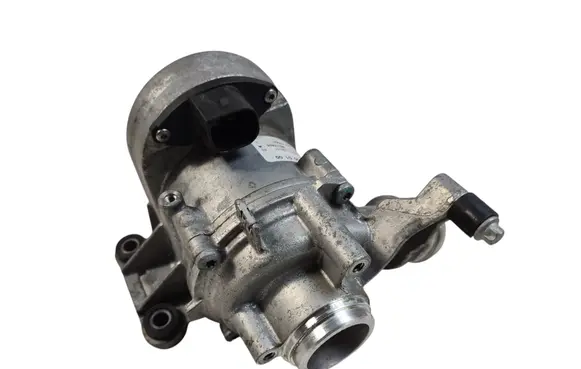 Mercedes-Benz C W205 Water pump A2642000100 M0100868 Q13