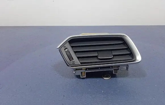 Honda Accord Dashboard side air vent grill/cover trim 77630-TVA-A0