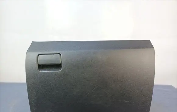 Toyota Avensis T270 Glove box 