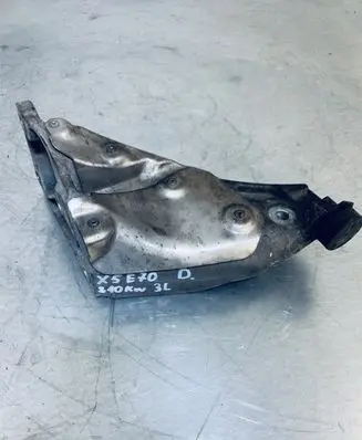 BMW X5 E70 Engine mounting bracket 67871110