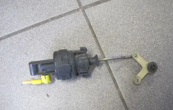Mercedes-Benz E W124 Central locking vacuum pump 400139