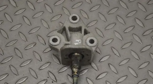 Nissan Micra K14 Engine mounting bracket
