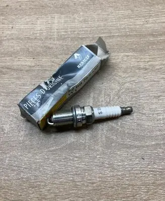 Renault Megane I Spark plug 7700743137