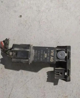 Volkswagen Golf V Glow plug pre-heat relay 03G907282A 3102446 0522120505