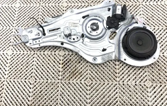 KIA Sportage Front door window regulator with motor 82470-3U120