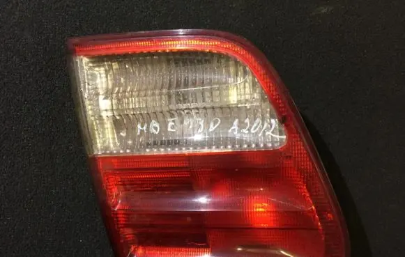 Mercedes-Benz E W210 Tailgate rear/tail lights a2108206164 3245112449