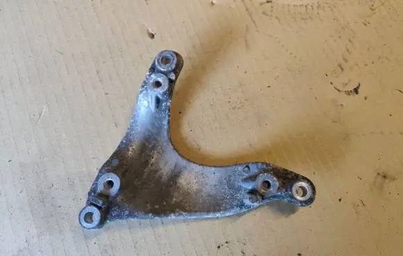 Peugeot 4007 A/C compressor mount bracket 7813A216