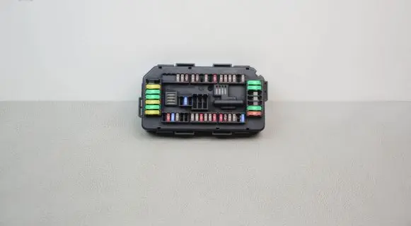 BMW 4 F32 F33 Fuse module 9389068