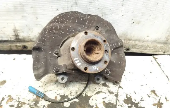 Front wheel hub