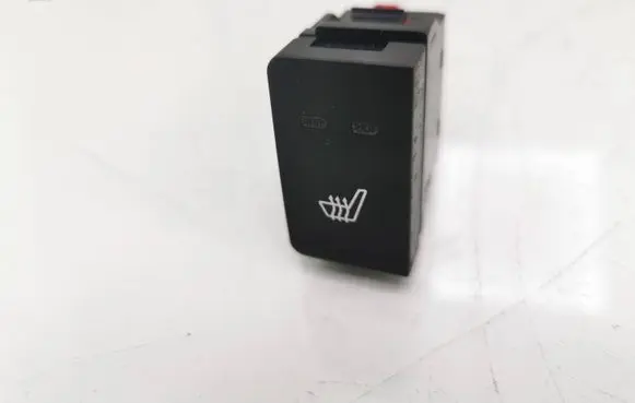 Hyundai Santa Fe Seat heating switch 61208E