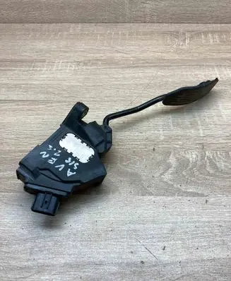 Toyota Avensis T270 Accelerator throttle pedal 7811005021