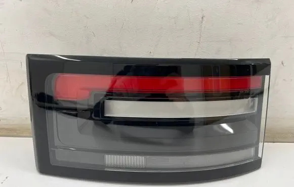 Tailgate rear/tail lights