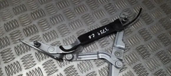 Audi A4 S4 B5 8D Tailgate/trunk/boot hinge 8D5827302C