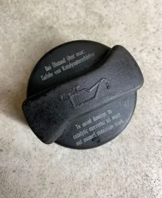 Audi A6 S6 C5 4B Oil filler cap 026103485