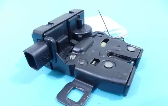 Land Rover Range Rover Sport L320 Tailgate window lock/catch/latch 27090C03 IMPRK1307591