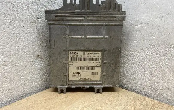 Volvo S40, V40 Engine control unit/module 7700110648 P30613695 0281001906