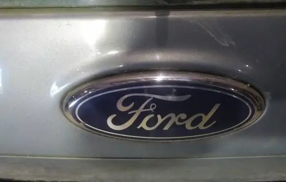 Ford Mondeo Mk III Manufacturer badge logo/emblem 