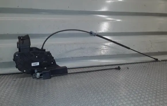 Volvo C30 Front door lock 30799309