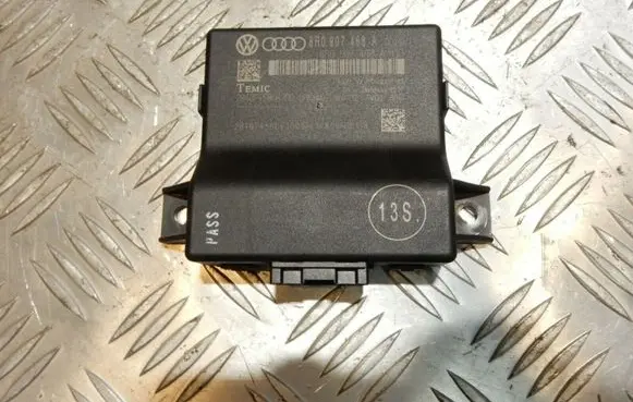 Audi A5 8T 8F Gateway control module 8R0907468A 4466