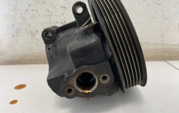 Ford Mondeo Mk III Power steering pump 1S703A733AA 1KD0802