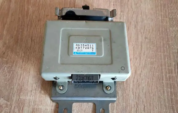 Mitsubishi Pajero Sport I Engine control unit/module MD154511