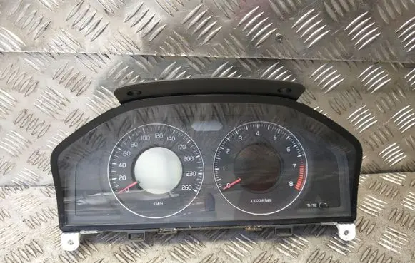 Volvo V70 Speedometer (instrument cluster) 31254534AA