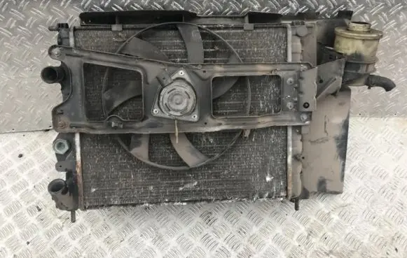 Renault Megane I Coolant radiator