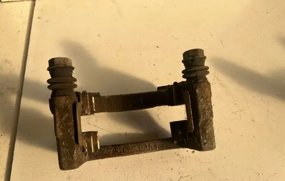Opel Meriva A Brake caliper pad carrier rear 