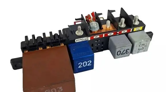 Volkswagen PASSAT B5.5 Fuse box set 8L0941822A