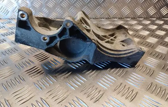 Opel Insignia A A/C compressor mount bracket 55562863