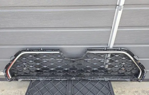 Toyota RAV 4 (XA50) Front bumper upper radiator grill 5310242010