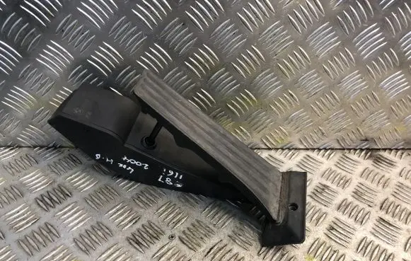 BMW 1 E81 E87 Accelerator throttle pedal 6766931