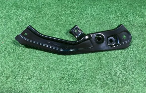 Skoda Kamiq Headlight/headlamp mounting bracket 658805931