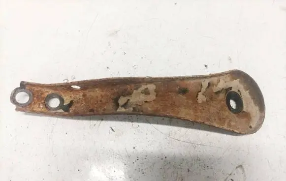 Toyota Avensis T250 Engine mounting bracket