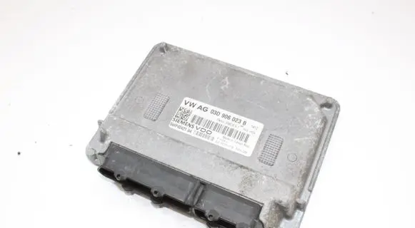 Skoda Fabia Mk2 (5J) Engine control unit/module 03D906023B 5WP4042104