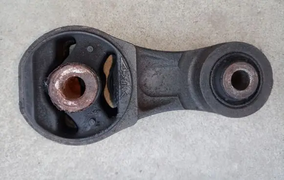Honda Accord Engine mount bracket