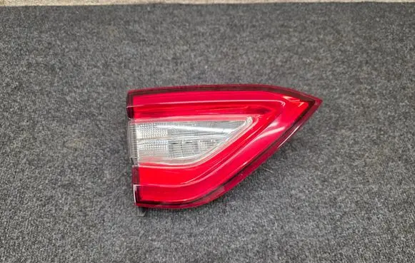 Maserati Levante Tailgate rear/tail lights 06701008700 20680103 CCC150001