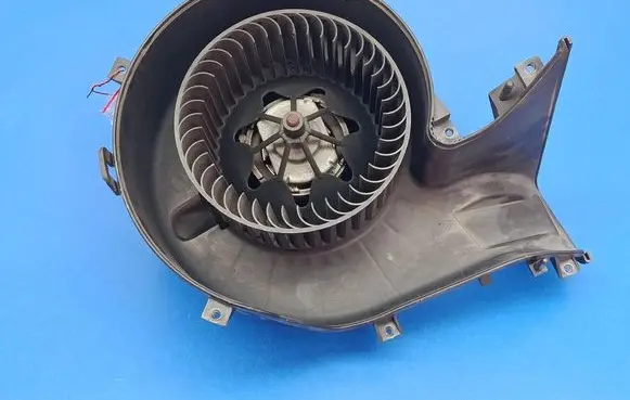 Opel Vectra C Heater fan/blower 985852T