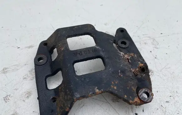 Toyota Avensis T250 A/C compressor mount bracket 246260497