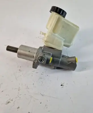 Master brake cylinder