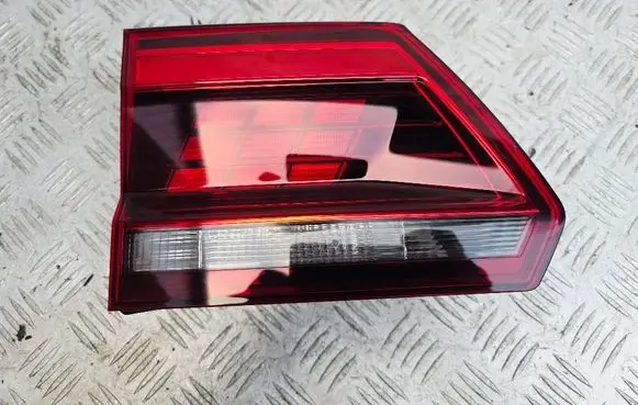 Tailgate rear/tail lights